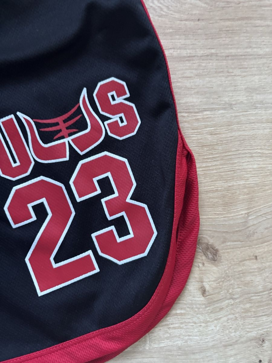 Lotti di vestiti: ensemble de Basket Chicago Bulls, taille M  – Nuovo (secondo la descrizione) da Tavannes venduto da callie.mcli 1
