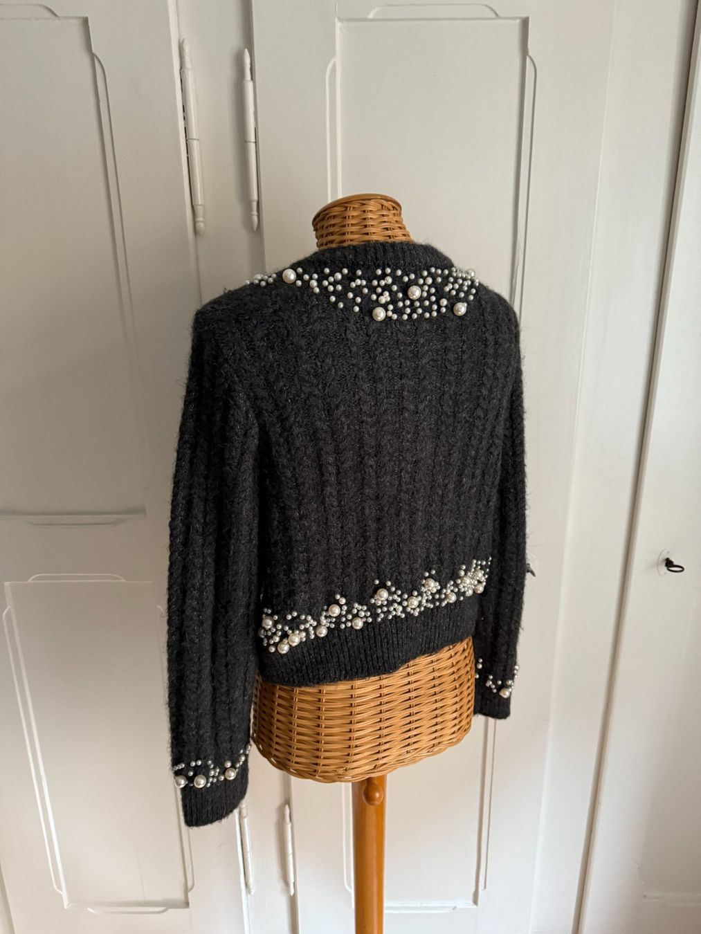 Zara Giacche: ZARA - Cardigan Strickjacke dunkgelgrau mit Perlen S – Usato da Zürich venduto da Diazaio 2