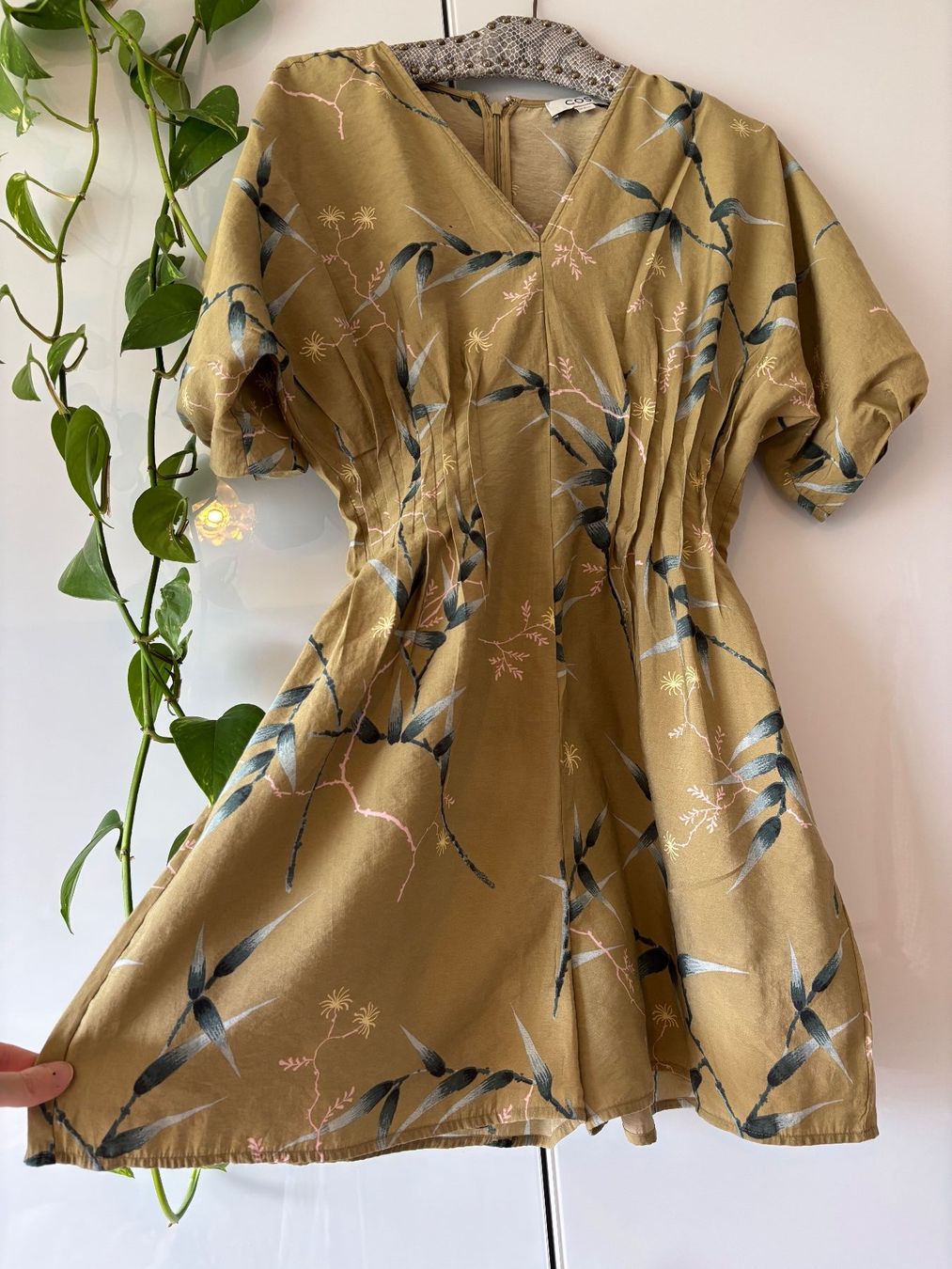 Cos Jumpsuits: COS taillierter Jumpsuit mit Blumenmuster Gr. 36 – Gebraucht aus Zürich von missmodernage