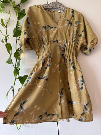COS taillierter Jumpsuit mit Blumenmuster Gr. 36