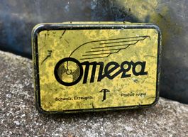 alte BLECHDOSE Omega VELO-FLICKZEUG länge 6cm A