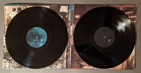 Schallplatten: Papir – V / 2 LPs – Neu und originalverpackt aus Basel von Dinosauce 4