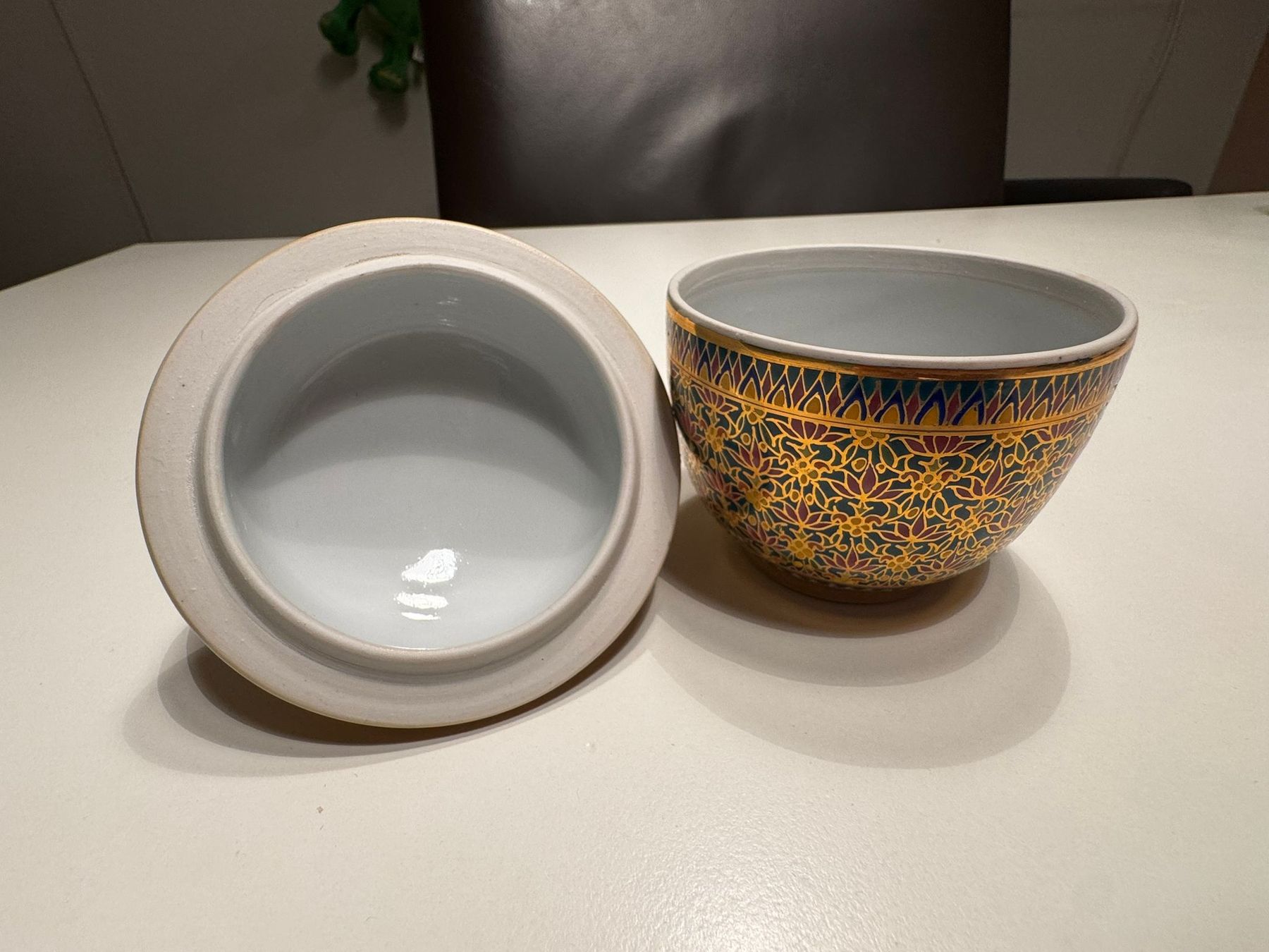 Coupes: Handbemalte Thai Schale mit Deckel – D'occasion à Egg b. Zürich par Brocki_Insel_Egg 5