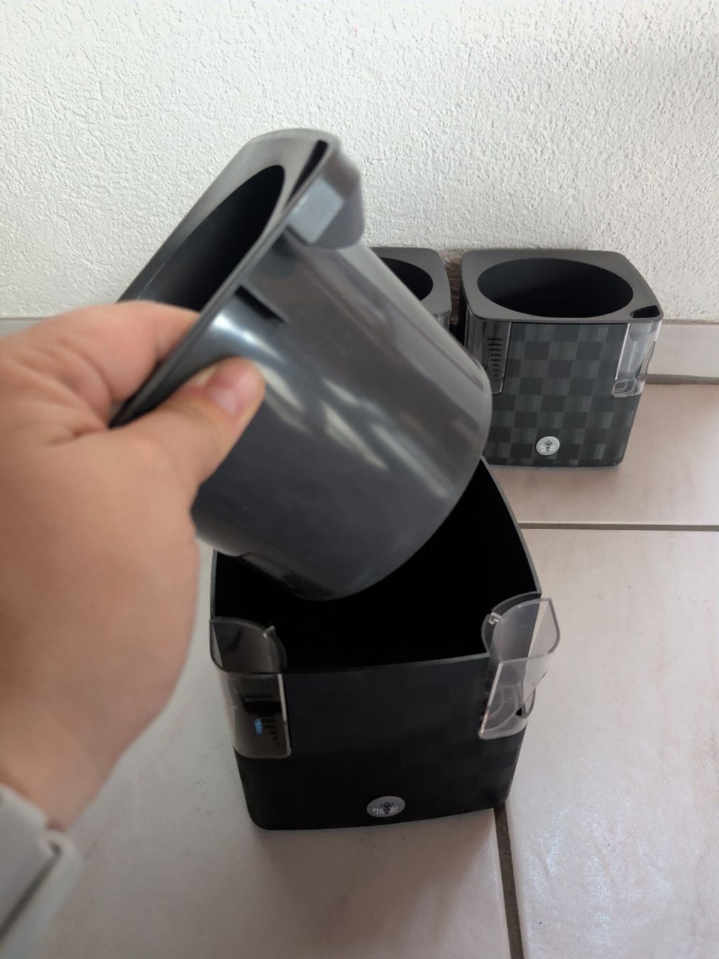 Blumentöpfe: 3 Selbstbewässerungstöpfe – Gebraucht aus Lostorf von einkaufen.sara 1