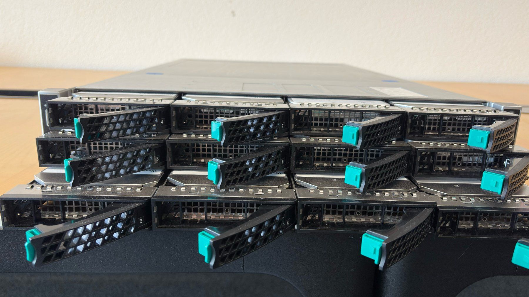 Intel Server: Intel Rackserver Xeon E5 v4, 128GB RAM (1/3) – Gebraucht aus Volketswil von appmac67 2