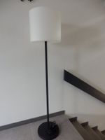 Lampe sur pied blanche et pied noir 220 V avec variateur