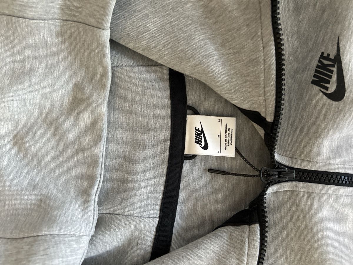 Nike Vestes: Nike Tech Zipper Grau – Neuf (Voir description) à Pratteln par Winpet 1