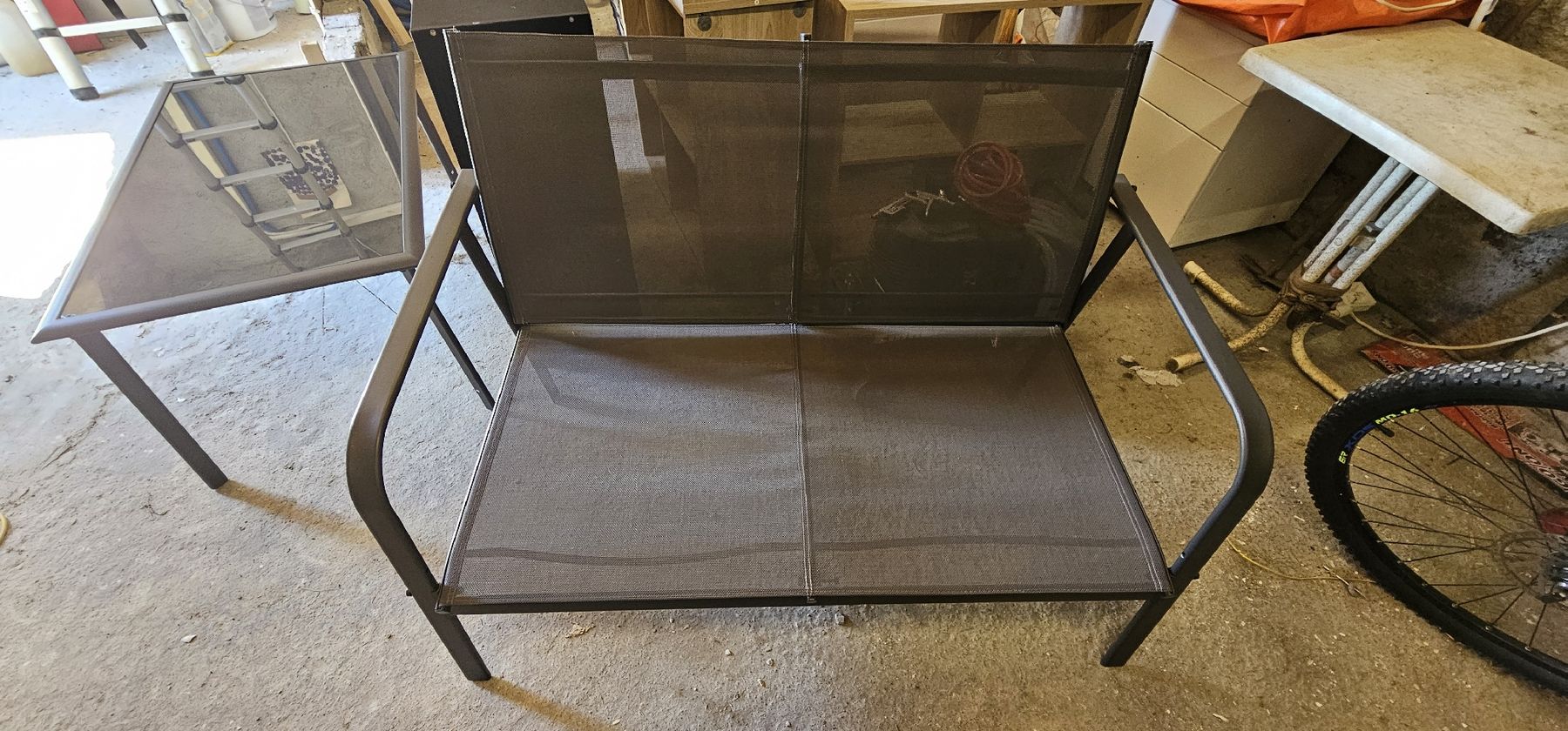 Set di tavolo e panche: Set da salotto per esterni – Usato da Gordola venduto da Alfacigno