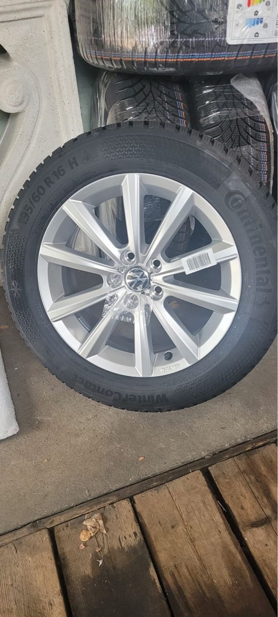 Pneus & Roues: VW Winterkompletträder – Neuf avec emballage d'origine à Muttenz par Saiyajin96