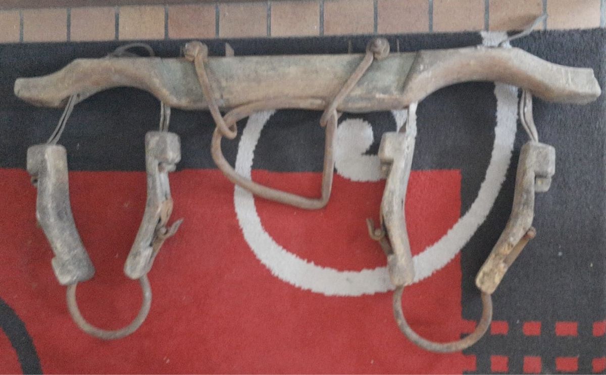 Briglie & Cavezze: Antikes Doppel-Holz-Kummet – Usato da Staad SG venduto da mik_9q78 1