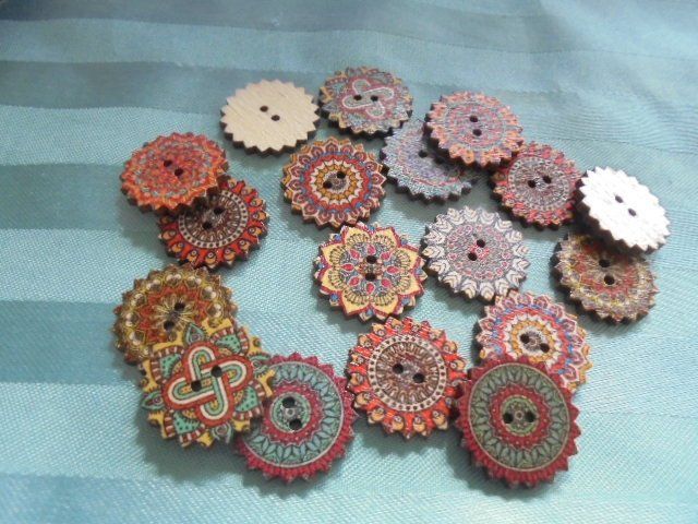 Skyzone 300 Stück Holzknöpfe - Runde Bastelknöpfe 15/20/25mm Mixed Colors