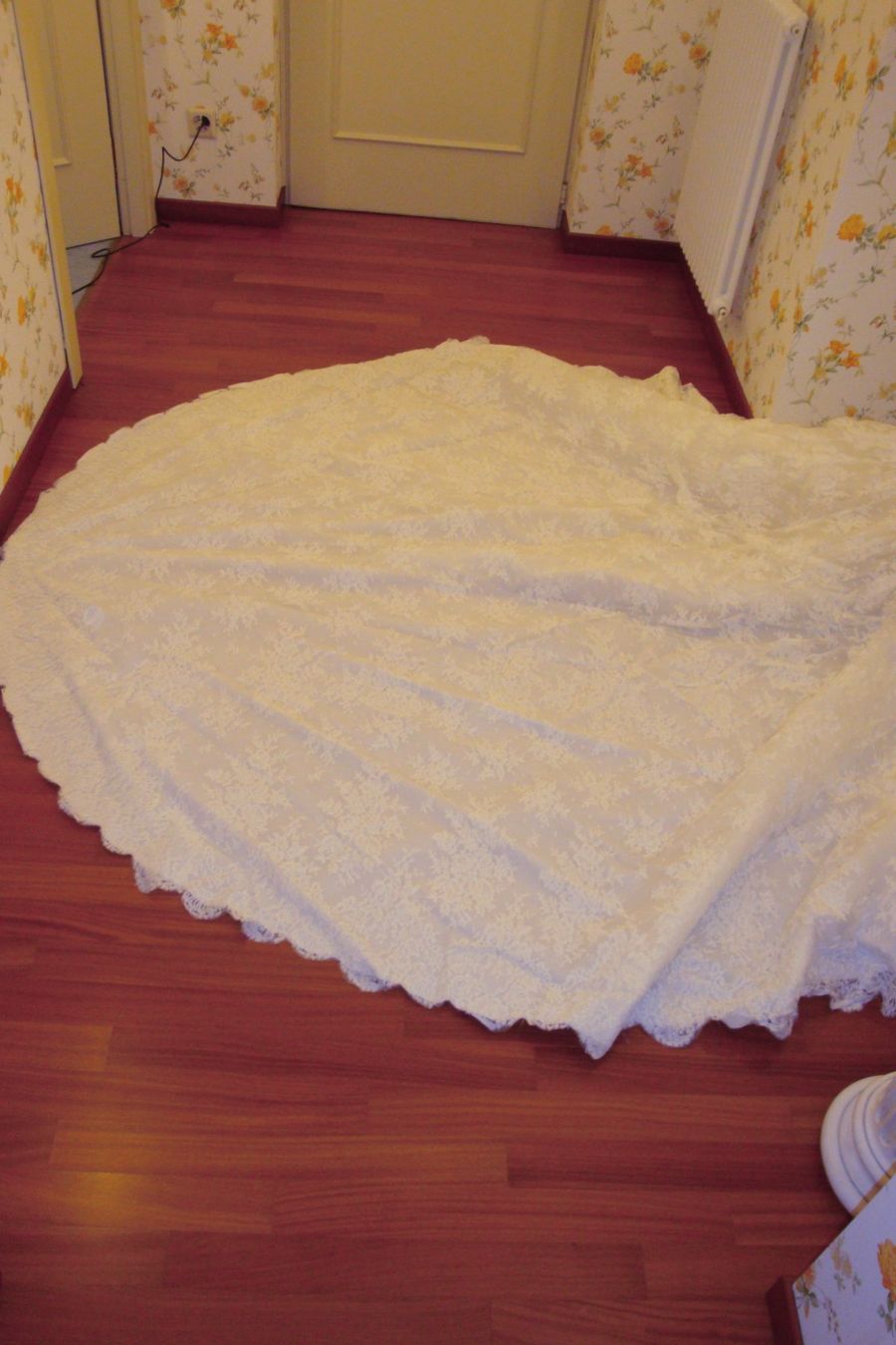 Vestiti: Abito da Sposa Cattedrale in Pizzo Chantilly Bellissimo – Usato da Genestrerio venduto da fra_c955 6