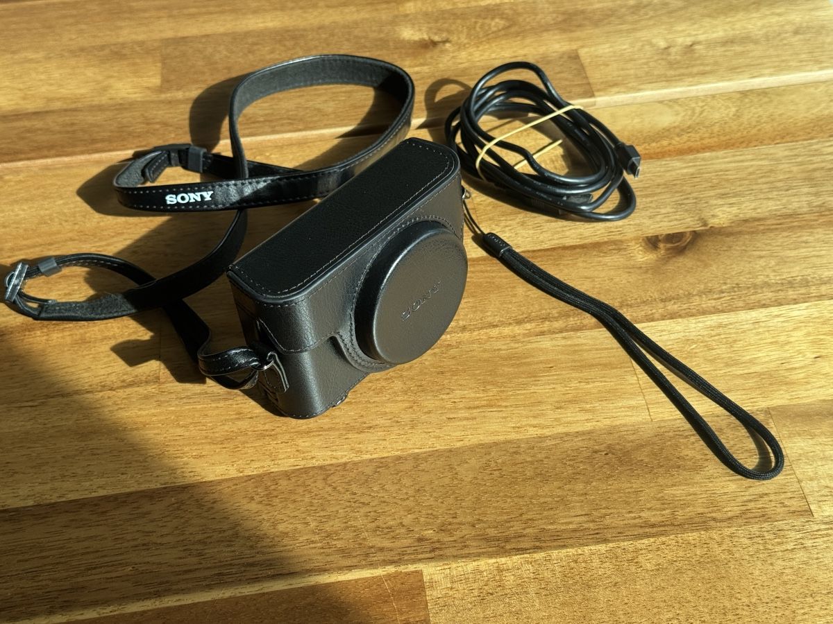 Sony Fotocamera: Sony RX100 III mit Sony Leder Hülle – Usato da Luzern venduto da Ex-Raudi 7