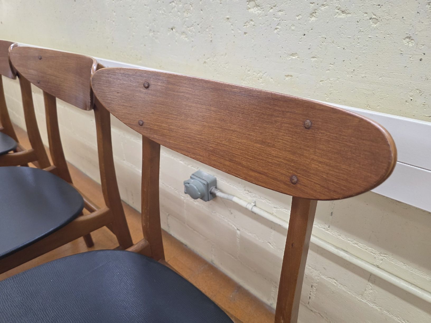 Sedie: 3 Designer Stühle Farstrup Modell 210 aus Dänemark – Usato da Lichtensteig venduto da UsedIN 3