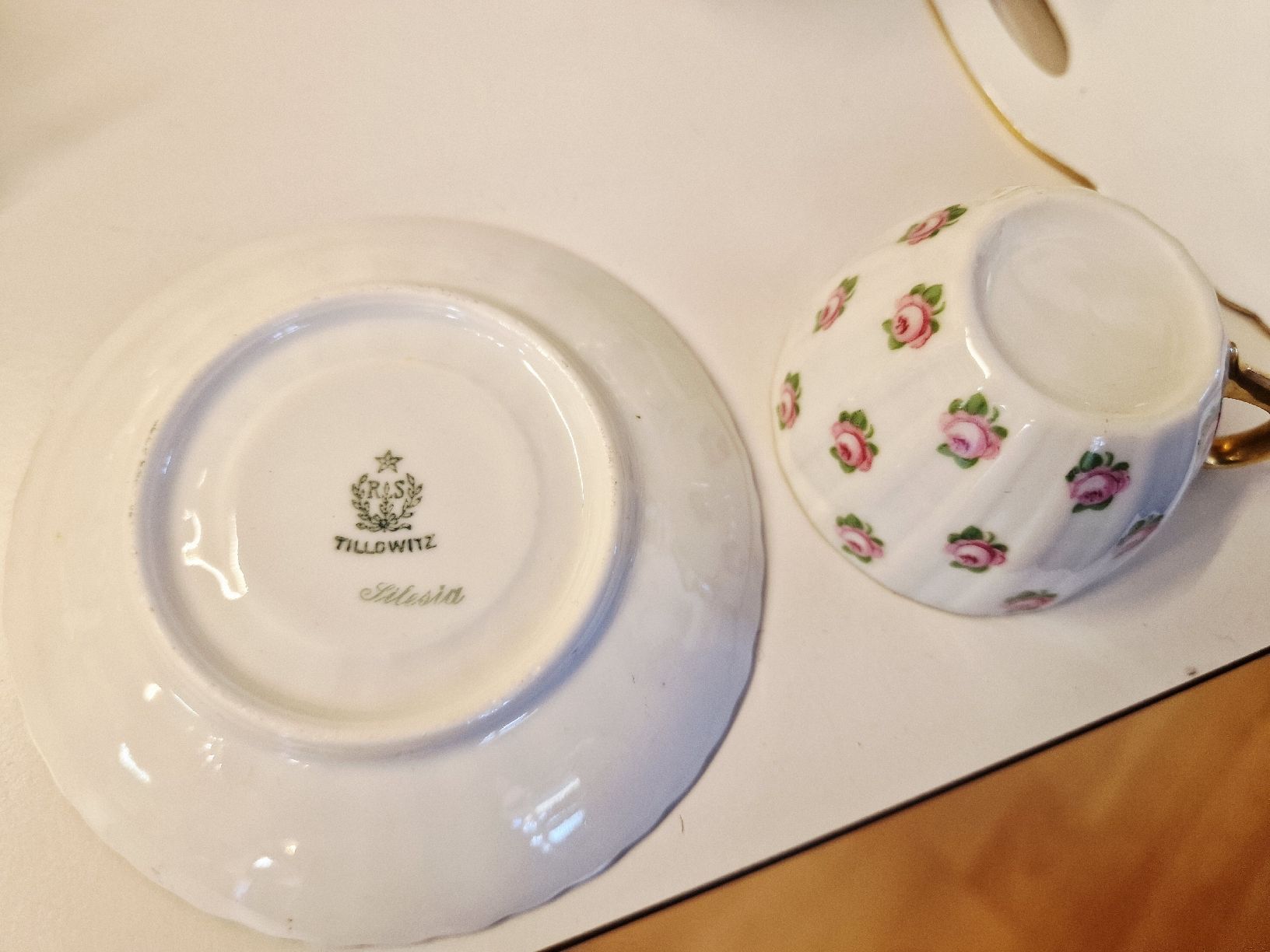 Set di piatti: Kaffeeservice Tillowitz  20 teilig Rosendekor Goldrand – Usato da BERN venduto da Intarsia 8