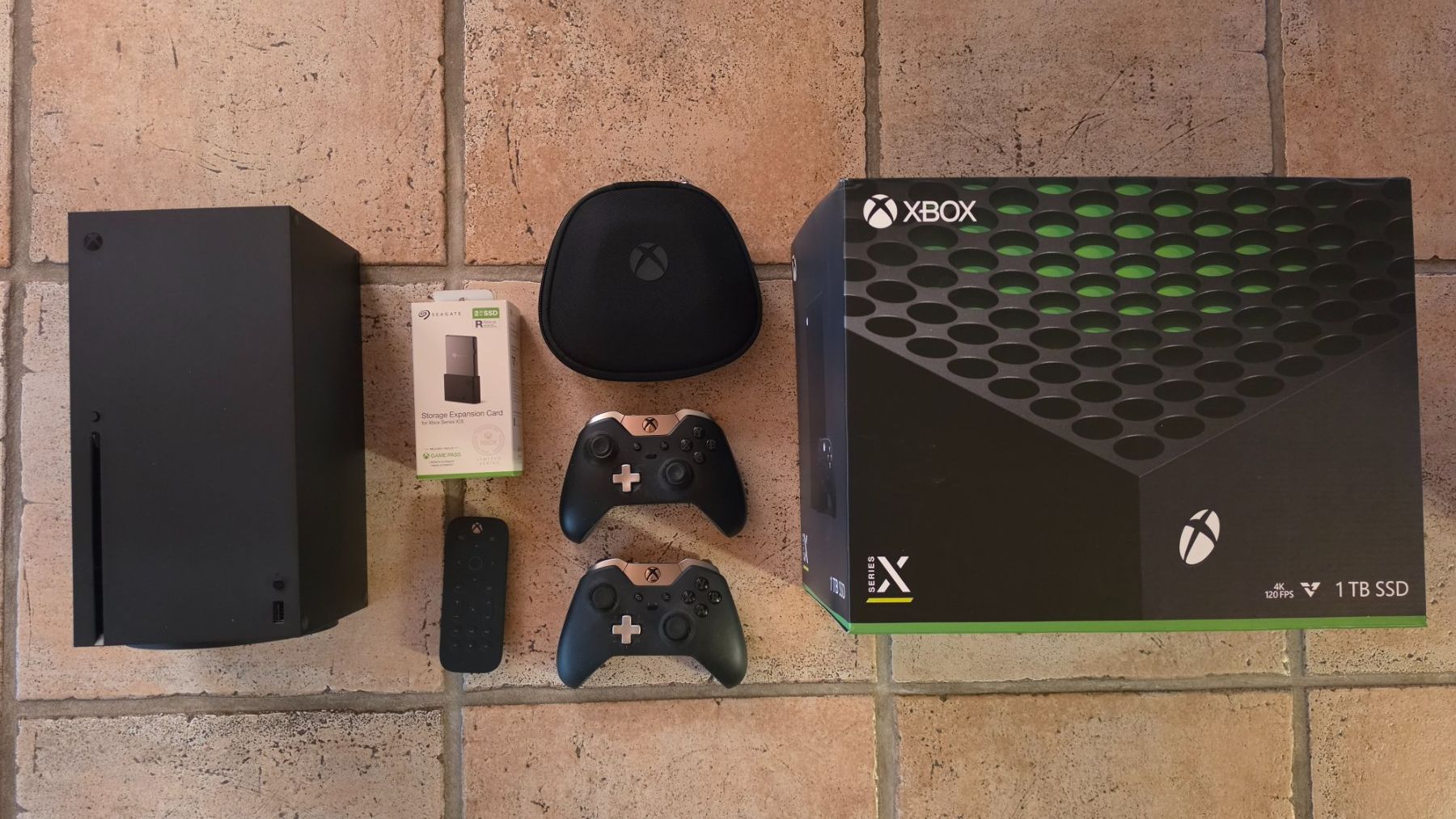 Microsoft Console: XBOX Series X 1TB + 2TB Elite Bundle – Usato da Dintikon venduto da Parallaxe