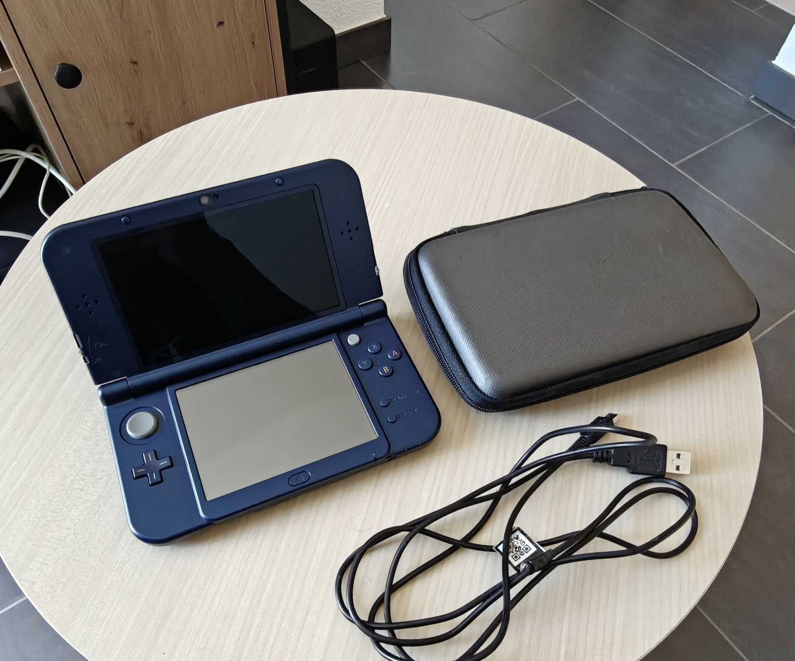 Nintendo Console: New Nintendo 3DS XL IPS CONSOLE – Nuovo (secondo la descrizione) da La Chaux-de-Fonds venduto da rem_mqg8