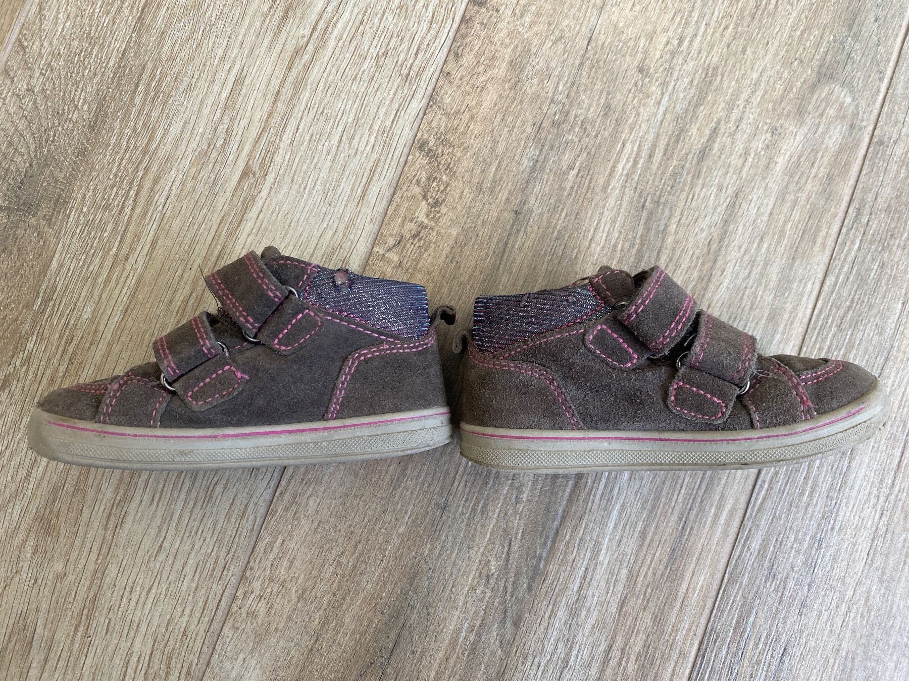 Scarpe per ragazze: Turnschuh Gr. 23 – Usato da Goldau venduto da AdrianSZ 1