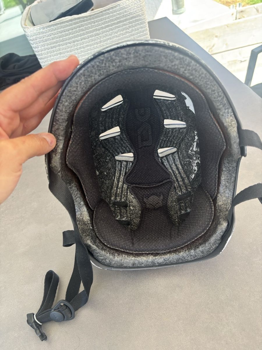 Helme: Velohelm – Gebraucht aus Riedholz von R8-82 1