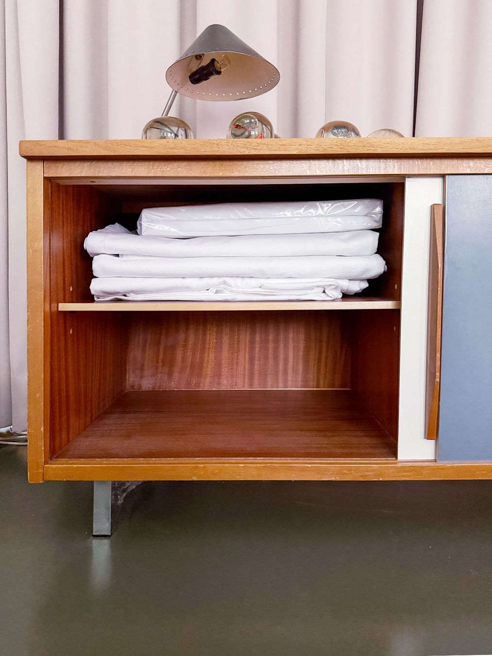 Cassettiere: SIDEBOARD Wohnbedarf Mid Century 50er – Usato da Zürich venduto da Diversikus 7