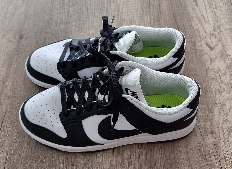 Nike Scarpe da uomo: Nike Dunk Low Panda comme neuves ! – Usato da Fribourg venduto da Croutize
