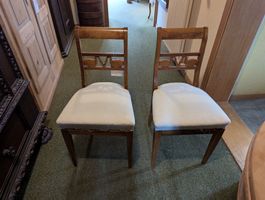 Elegante Stüehl mit Schwan-Motiv, 2er Set,