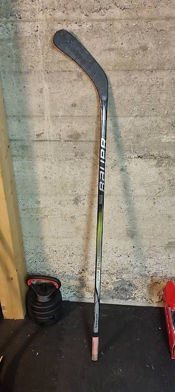 Crosses & Cannes: Bauer Hyperlite Eishockeystock  – D'occasion à Biel/Bienne par sheila7002
