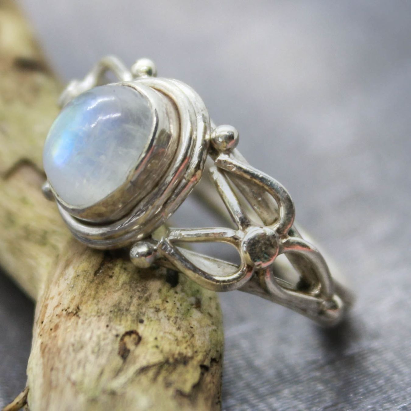 Anelli: Mondstein Ring echt Silber 925 blau schimmernd Gr.55 modern – Nuovo e nell'imballaggio originale da Bad Salzdetfurth venduto da Weltenbummler-Shop 3
