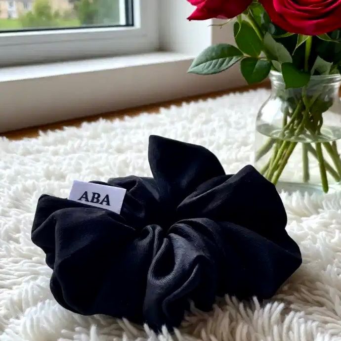 Accessori per capelli: Scrunchie - Solid Black - Dupioni Seide - Handgemachte -Neu! – Nuovo e nell'imballaggio originale da Vals venduto da ABA-Atelier