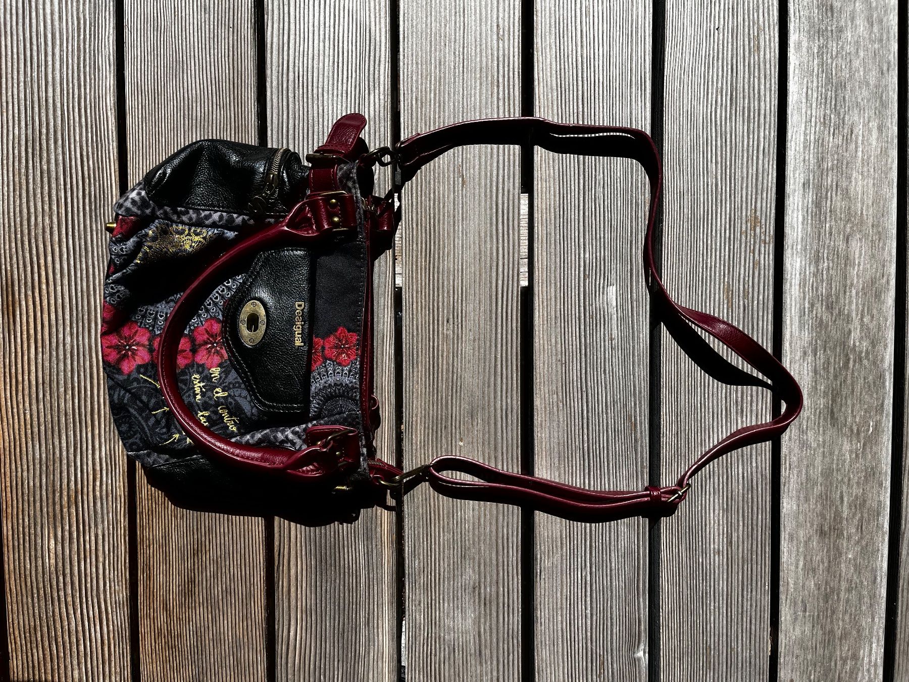 Desigual Sacs femmes: Handtasche Desigual mit Blumenmuster, gebraucht – D'occasion à Gommiswald par RiLiMa