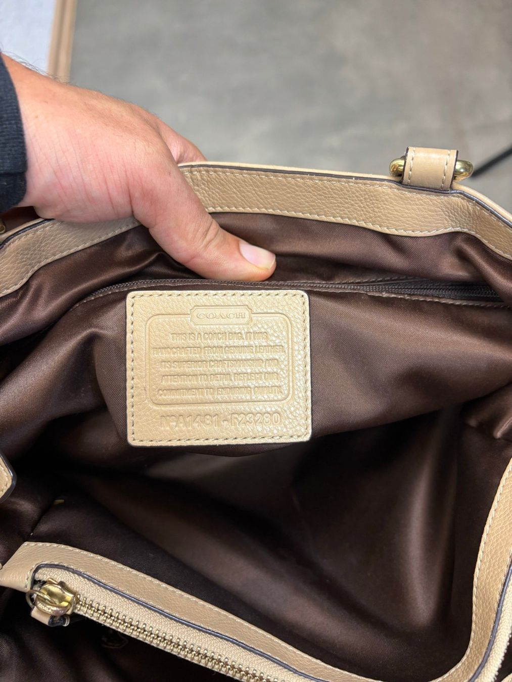 Coach Taschen für Damen: Coach Leather Shoulder Bag – Gebraucht aus Tägerwilen von Akh.Boutique 6