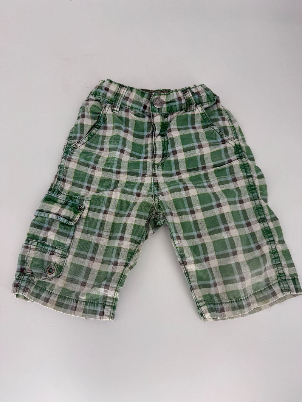 Pantaloni: karierte Shorts Gr. 110 von H&M – Usato da Auenstein venduto da moin.