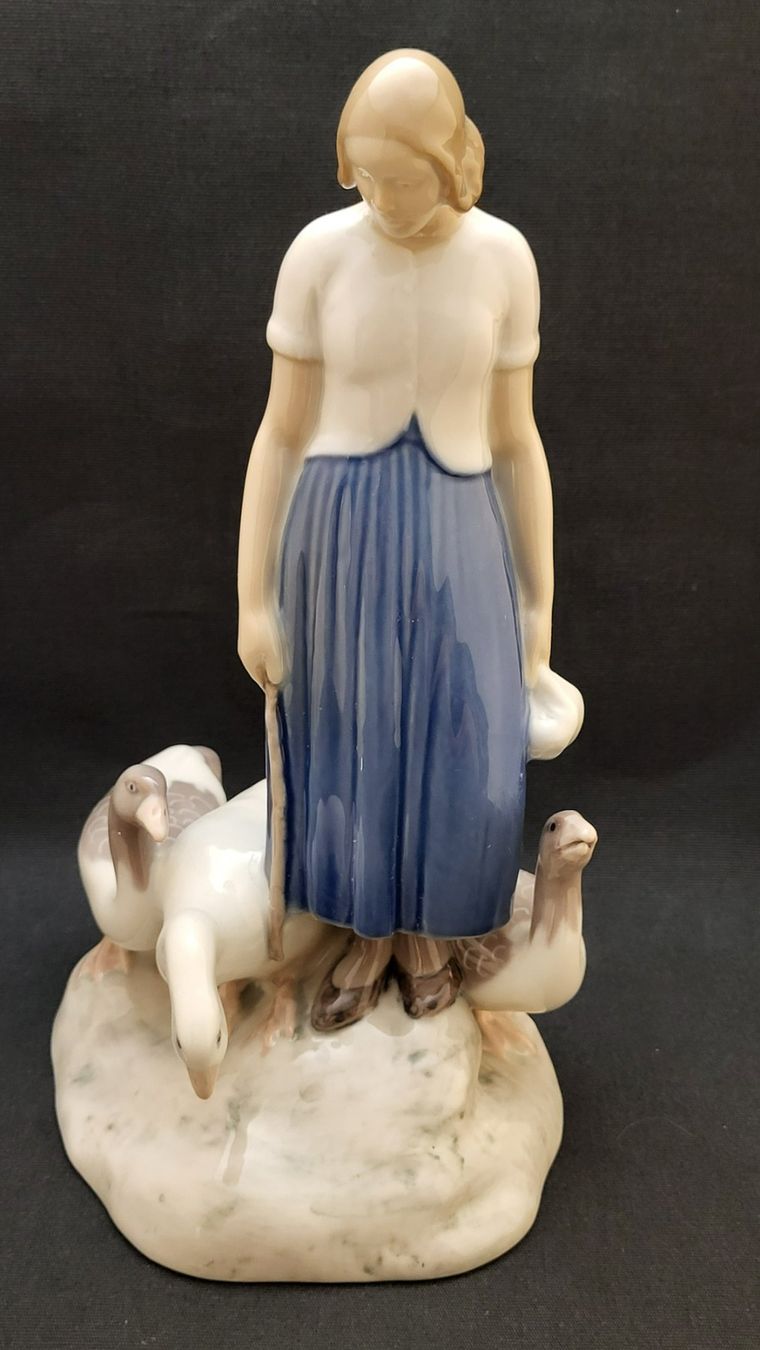 Royal Copenhagen Statuette: Figur COPENHAGEN geleimt – Difettoso da Basel venduto da spinne02 4