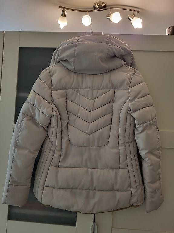 Jacken & Mäntel: Veste chaud en bon état – Gebraucht aus Bernex von luanacsoares 1