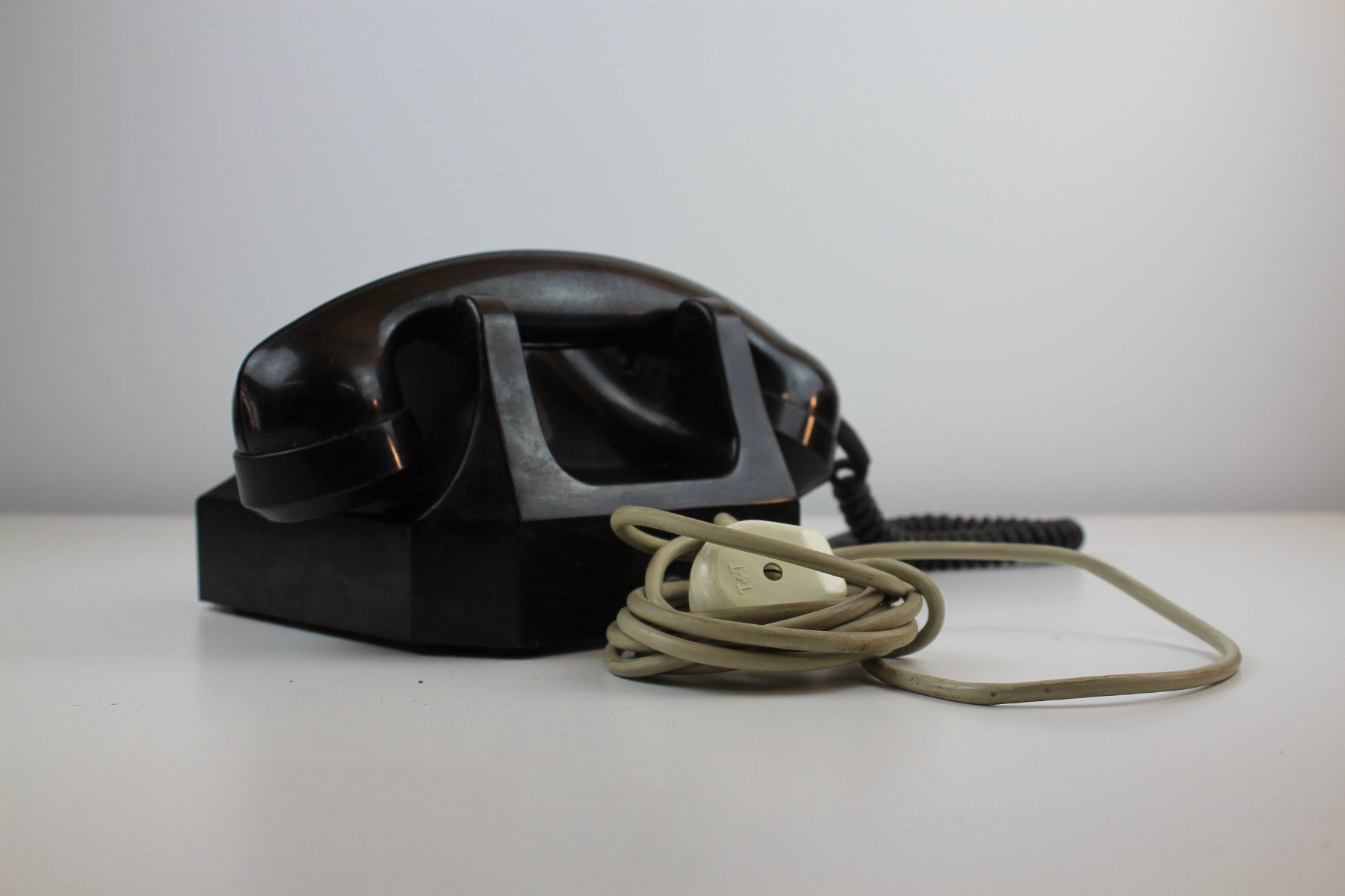 Zenith Téléphones: Vintage Zenith Wählscheibentelefon – D'occasion à Basel par IRMAundFRED 2
