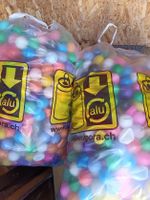 2 Säcke voll mit Plastikbällen für Bällebad