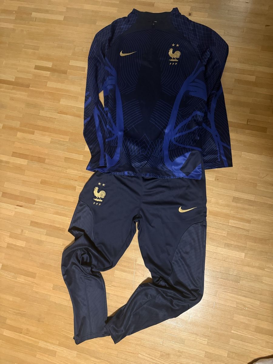 Nike Completi: Frankreich Trainingsanzug Grösse L – Usato da St. Gallen venduto da LeonMatteon1879