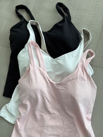 3 Lululemon Align Tanks Tops mit integriertem BH (8, A/B)