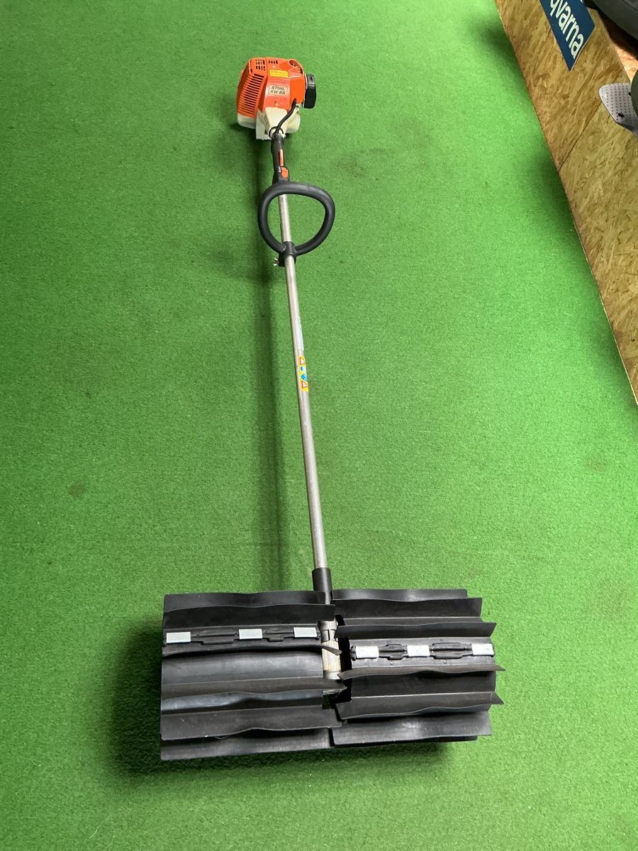 Stihl Tutte le macchine: Stihl Kehrwalze 85 – Nuovo (secondo la descrizione) da Rickenbach LU venduto da sch_nx2f