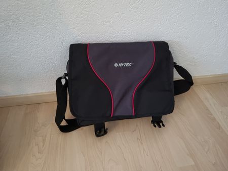 Hi-TEC Umhängetasche, neuwertig, ideal für Uni/Büro!