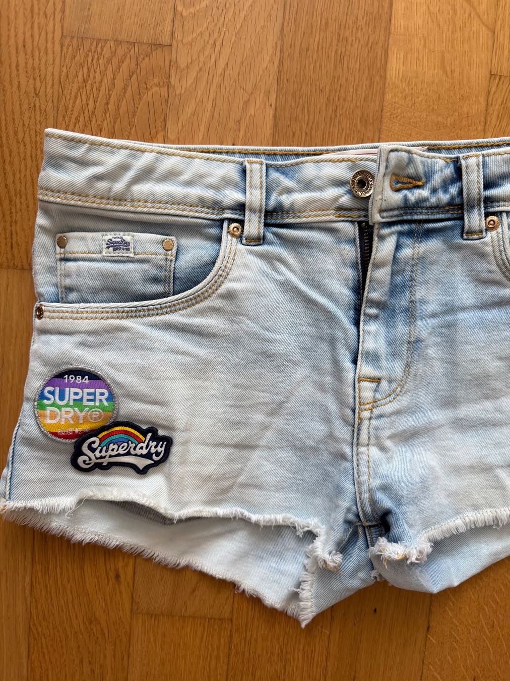 Superdry Jeans: Superdry Jeans Shorts S/M – D'occasion à Seengen par collineC 1