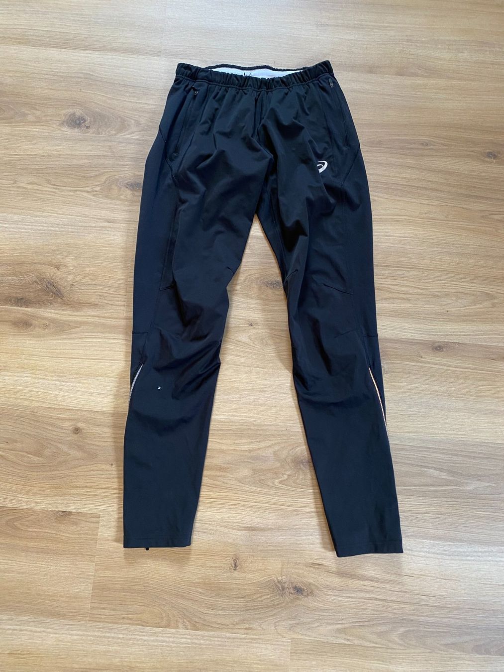 Pantaloni: Training de sport noir confortable – Usato da Delémont venduto da elena_neuhaus