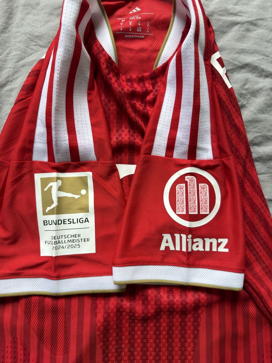 Bayern München Canottiere & Pantaloni: FC BAYERN MÜNCHEN TRIKOT 25/26 – Nuovo e nell'imballaggio originale da Biberist venduto da Eliasm_18 2