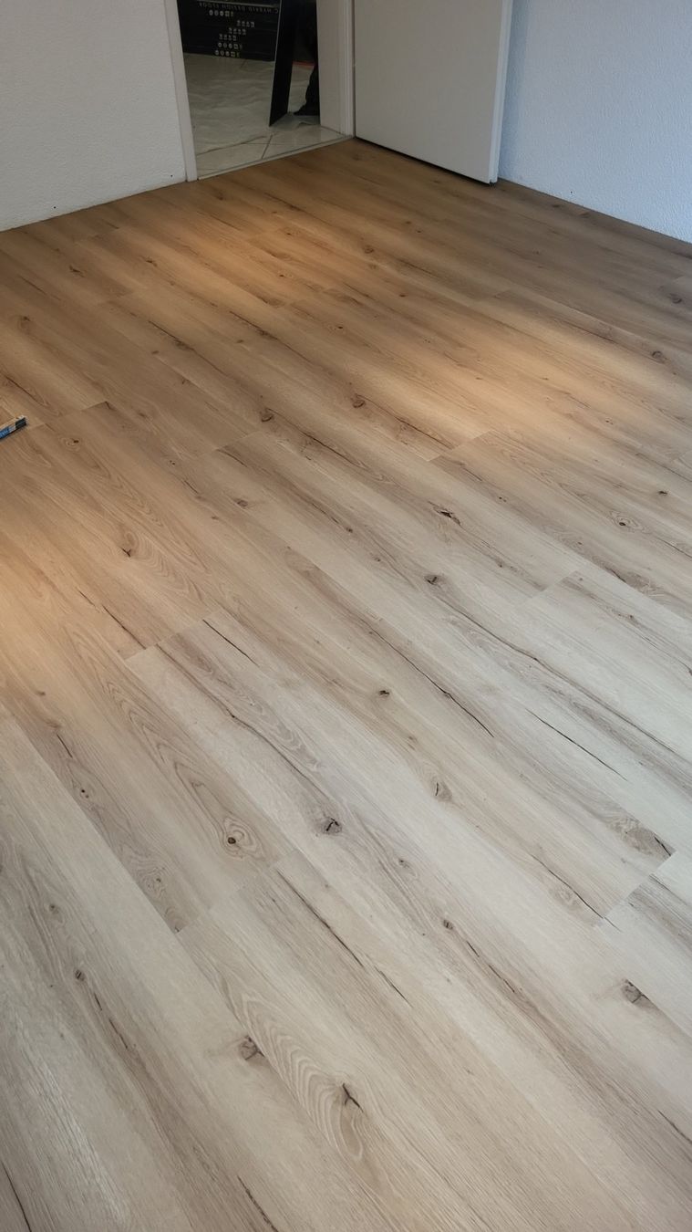 Articoli in legno: Vinyl Designboden eiche Wasserfest mit klick Verbindung – Nuovo e nell'imballaggio originale da Rothrist venduto da swiss-laminat