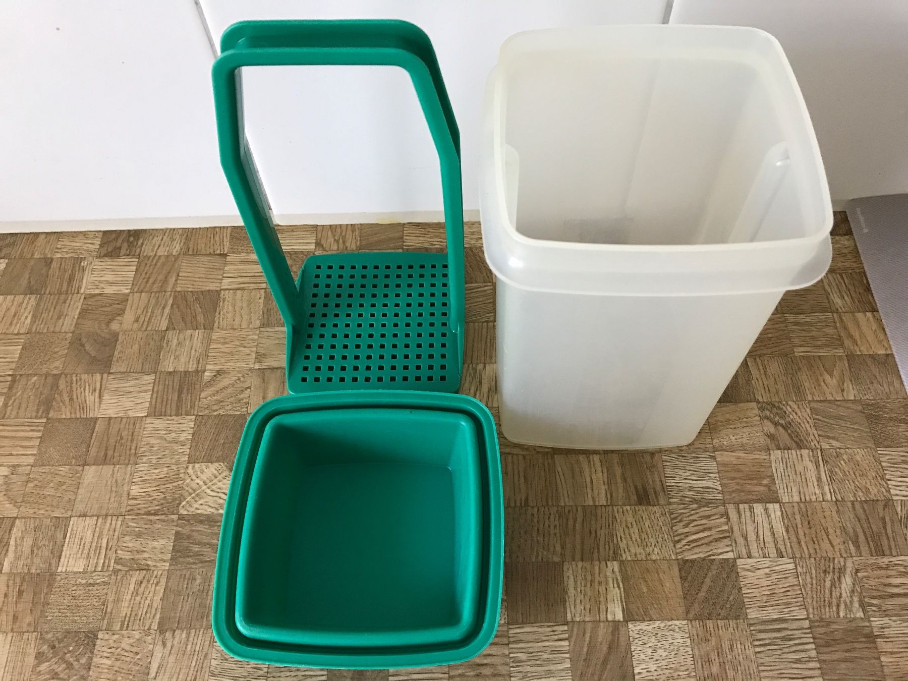 Tupperware Behälter & Ähnliches: Tupperware Gurkenheber – Gebraucht aus Birmensdorf ZH von Hilhan 1