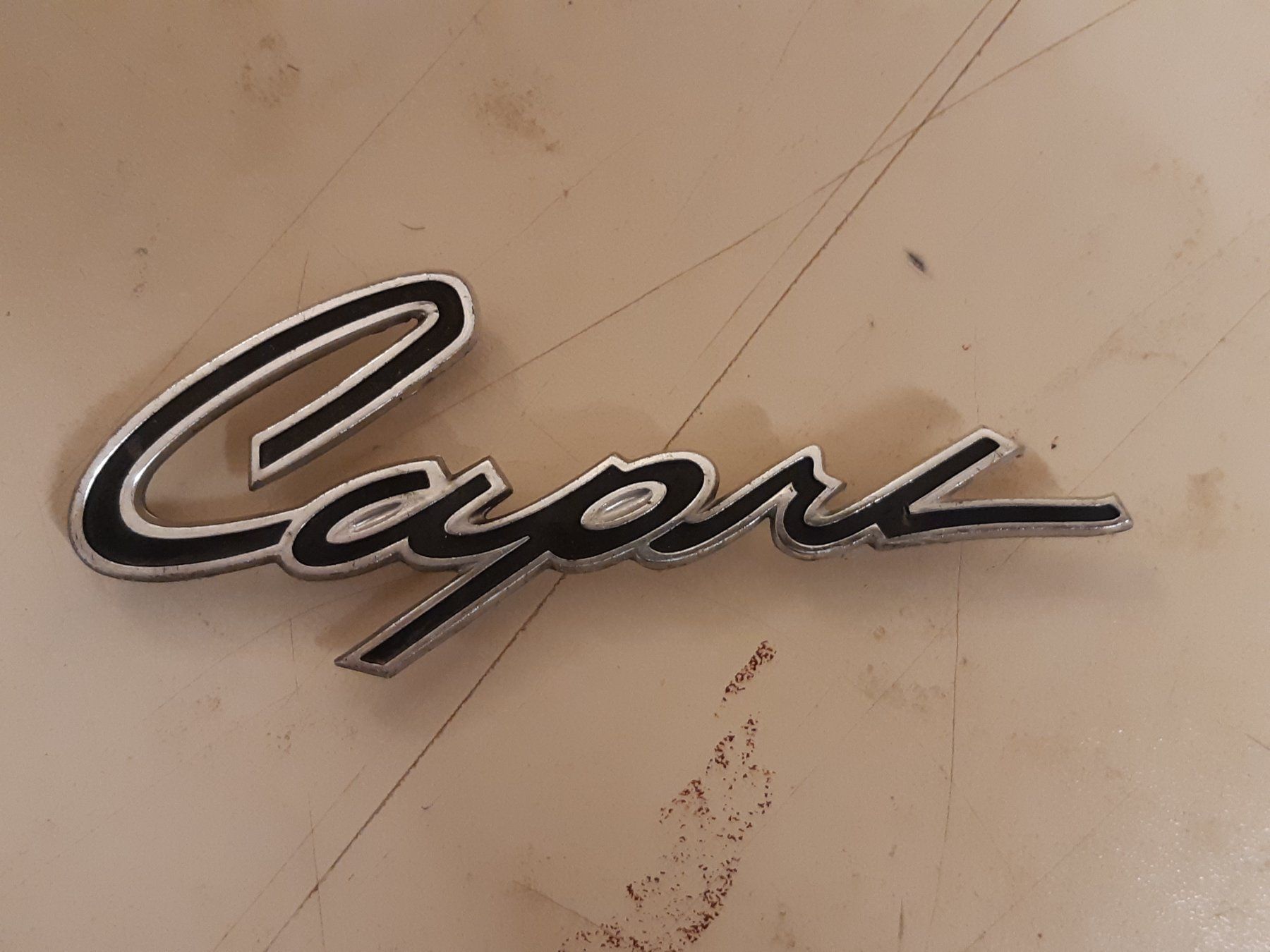Ford Placchette & Badge: Emblème Ford CAPRI – Usato da Ependes VD venduto da Cartonabanane