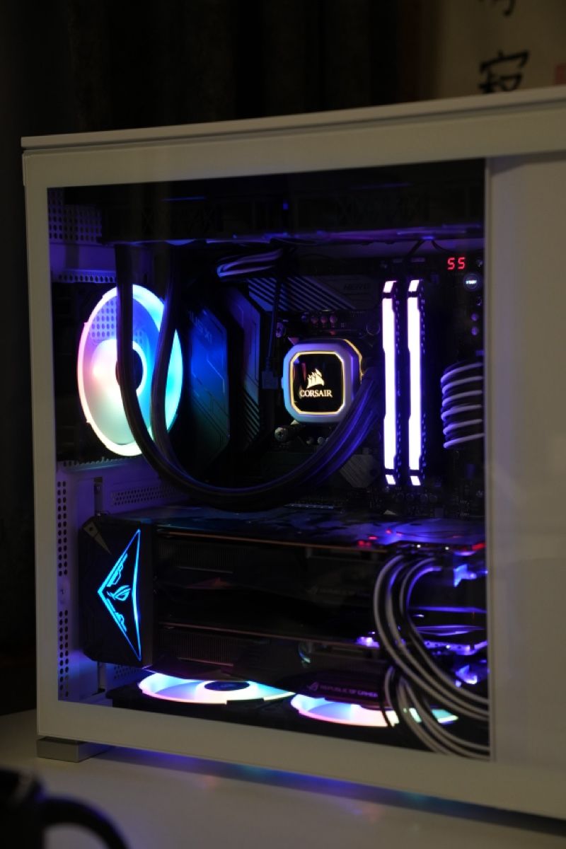 Asus PC: High-End Gaming PC - Powerful Specs, Liquid Cooled, White – Usato da Basel venduto da FrozenFire 1