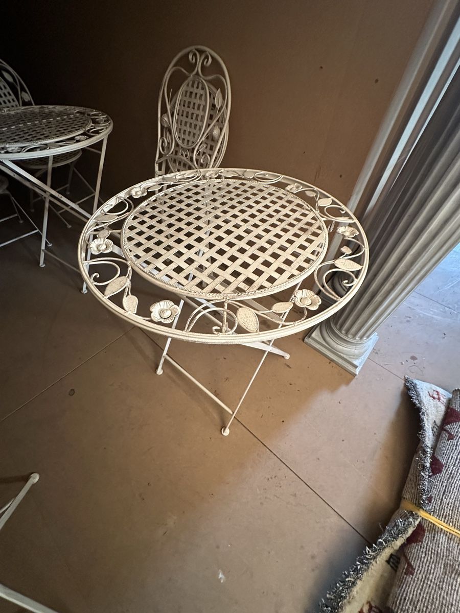 Set di tavolo e panche: 3xGartentischset weiss Metall Klappbar mit 6 Stühlen  – Usato da Rifferswil venduto da Dominik0804 2