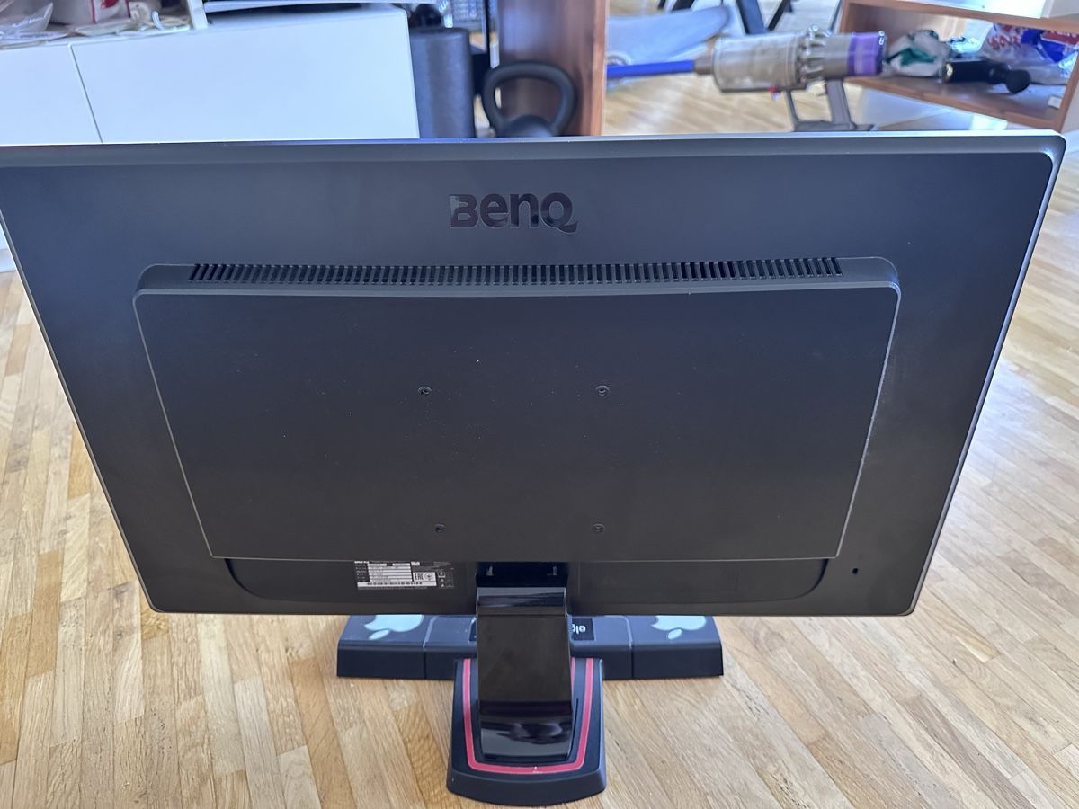 Monitore: Monitor  – Gebraucht aus Basel von vanelli35 3
