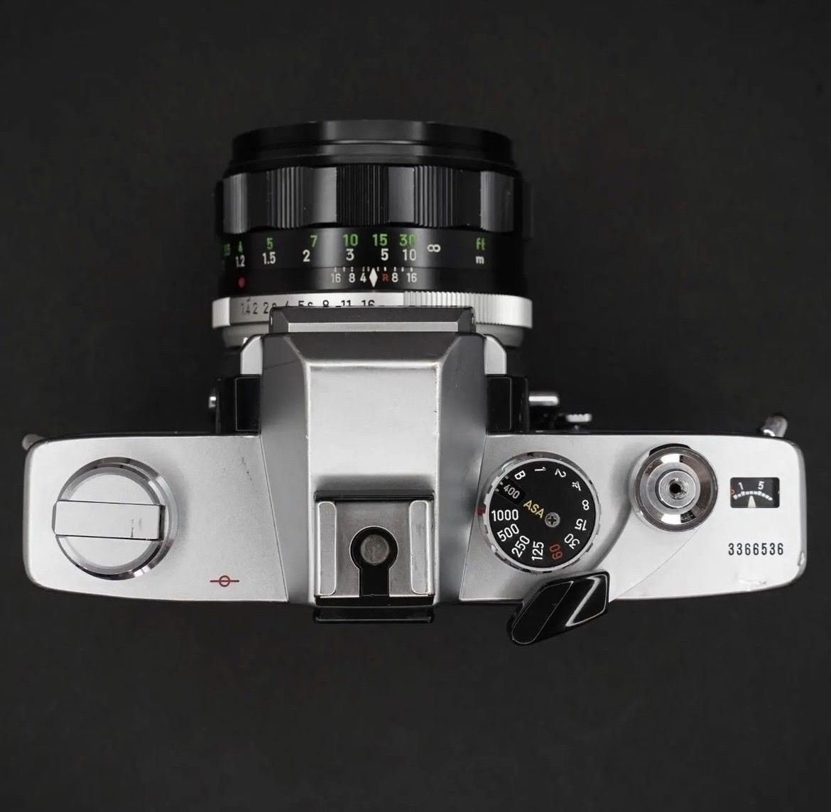Minolta Appareil photo: Minolta SRT303b Spiegelreflexkamera mit 3 Objektiven. – D'occasion à Untervaz par PhilipFausch01 1